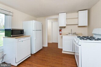 124 Washington Rd in Princeton Junction, NJ - Building Photo - Building Photo