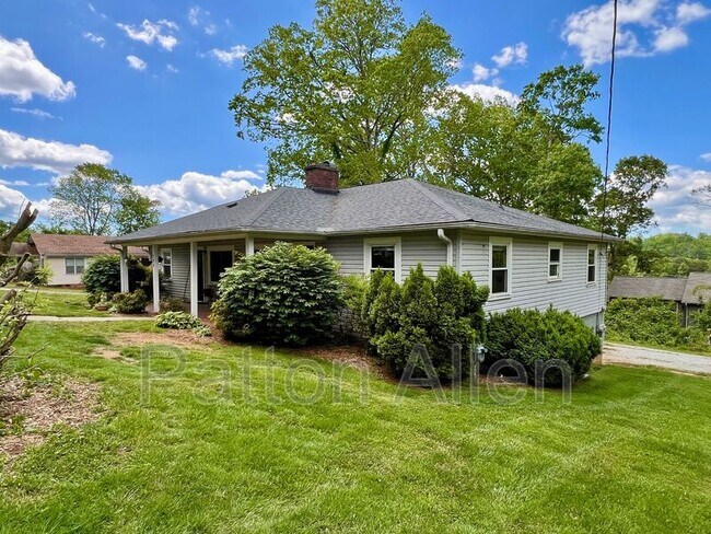 135 Haynes St in Hendersonville, NC - Building Photo - Building Photo