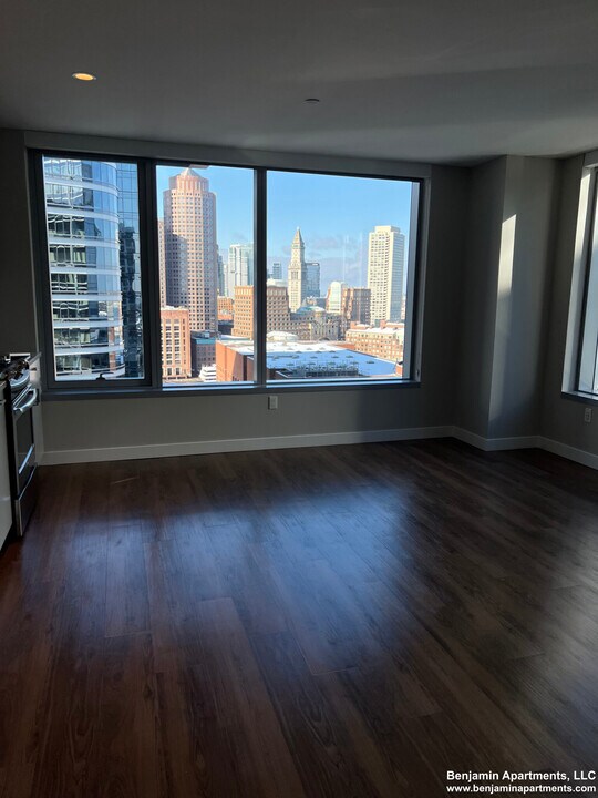 10 Fan Pier Blvd, Unit 5 Fan Pier Blvd in Boston, MA - Building Photo
