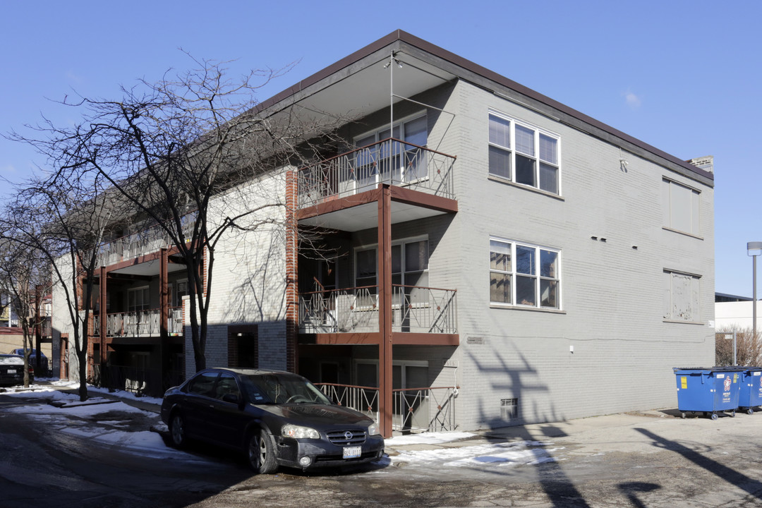 5616 N Washtenaw Ave in Chicago, IL - Building Photo