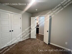 11805 Loren Brook Ln in Yukon, OK - Building Photo - Building Photo