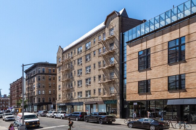 87-95 Greenwich Ave in New York, NY - Foto de edificio - Building Photo