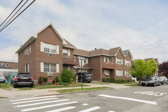 172 Beach 61st St in Arverne, NY - Building Photo - Building Photo