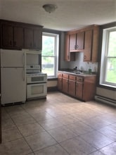 221 S Poplar Ave, Unit C in Waynesboro, VA - Foto de edificio - Building Photo