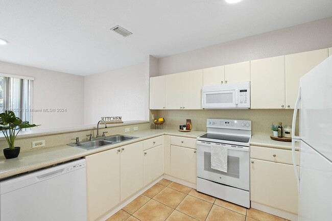 3952 SW 157th Ave, Unit 221 # UPDATED NICE in Miramar, FL - Building Photo - Building Photo