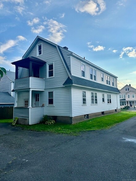 12 Francis St in East Hartford, CT - Building Photo - Building Photo