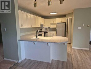 620-620 Columbia Blvd W in Lethbridge, AB - Building Photo - Building Photo