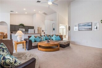 315 Nottingham Way in Davenport, FL - Foto de edificio - Building Photo