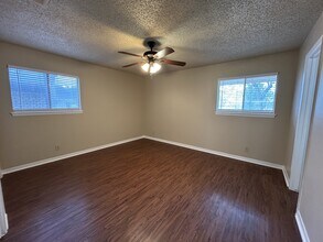 1805 Broadmoor Dr in Austin, TX - Building Photo - Building Photo