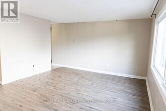27 Main St in St Catharines, ON - Building Photo - Building Photo
