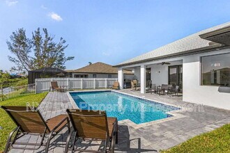 318 SE 15th Terrace in Cape Coral, FL - Building Photo - Building Photo