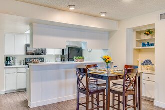 Lemon & Pear Tree Apartments in Mesa, AZ - Foto de edificio - Interior Photo