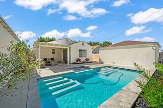 6044 Hayter Ave in Lakewood, CA - Building Photo - Building Photo