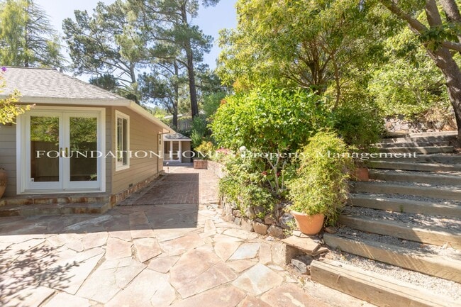 8 Heather Way in Mill Valley, CA - Foto de edificio - Building Photo