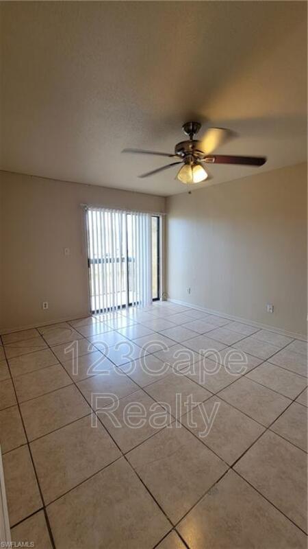 2937 Winkler Ave in Ft. Myers, FL - Foto de edificio - Building Photo