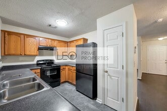 950 Parkway Rd in Union City, GA - Foto de edificio - Building Photo