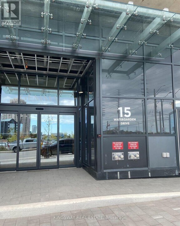 15 Watergarden Dr in Mississauga, ON - Building Photo