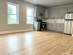 218 Charles St in Waterbury, CT - Building Photo - Building Photo