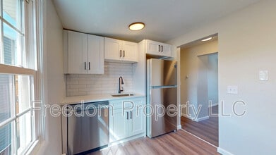 12 Liberty St in Southington, CT - Foto de edificio - Building Photo