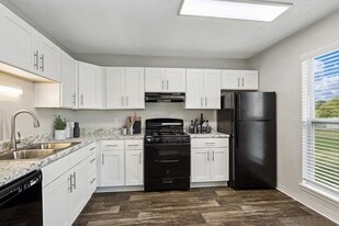 Parc at Creekside in Kansas City, MO - Building Photo