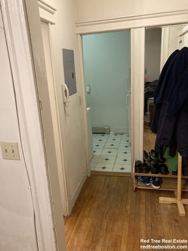 1673 Commonwealth Ave, Unit 2 in Boston, MA - Building Photo - Building Photo