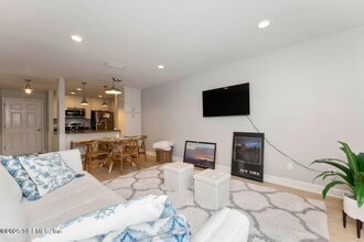 410 1st St S in Jacksonville Beach, FL - Building Photo - Building Photo