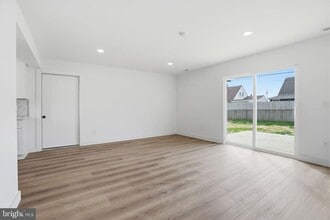 20 Redbrook Ln in Levittown, PA - Building Photo - Building Photo