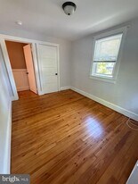 813 River Rd in Morrisville, PA - Building Photo