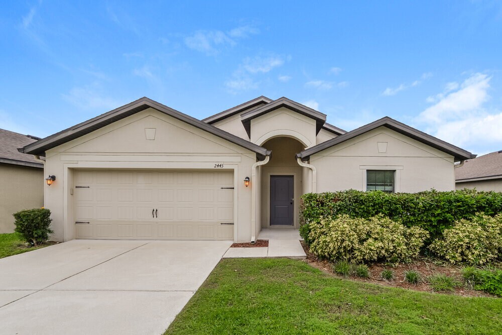 2443 Bracknell Forest Trail in Tavares, FL - Building Photo