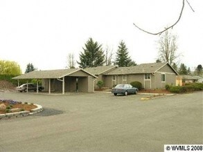 Wheatland Village Condominiums in Keizer, OR - Building Photo - Building Photo