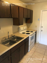 1768 Mindanao Dr in Jacksonville, FL - Foto de edificio - Building Photo