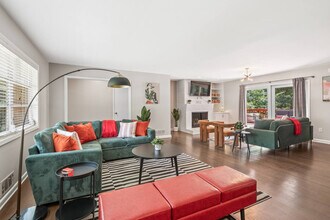 1618 Cooper Lake Rd SE in Smyrna, GA - Building Photo - Building Photo