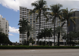 The Balmoral Condos in Miami Beach, FL - Building Photo - Building Photo