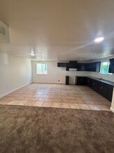 122 E 24th St in Los Angeles, CA - Foto de edificio - Building Photo