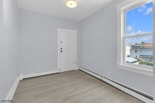 215 Delaware St, Unit 6 in Elizabeth, NJ - Building Photo