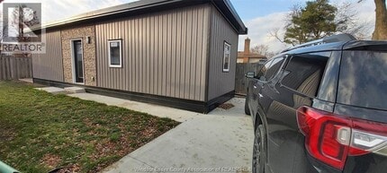 9694 Avery Ln in Windsor, ON - Building Photo - Building Photo