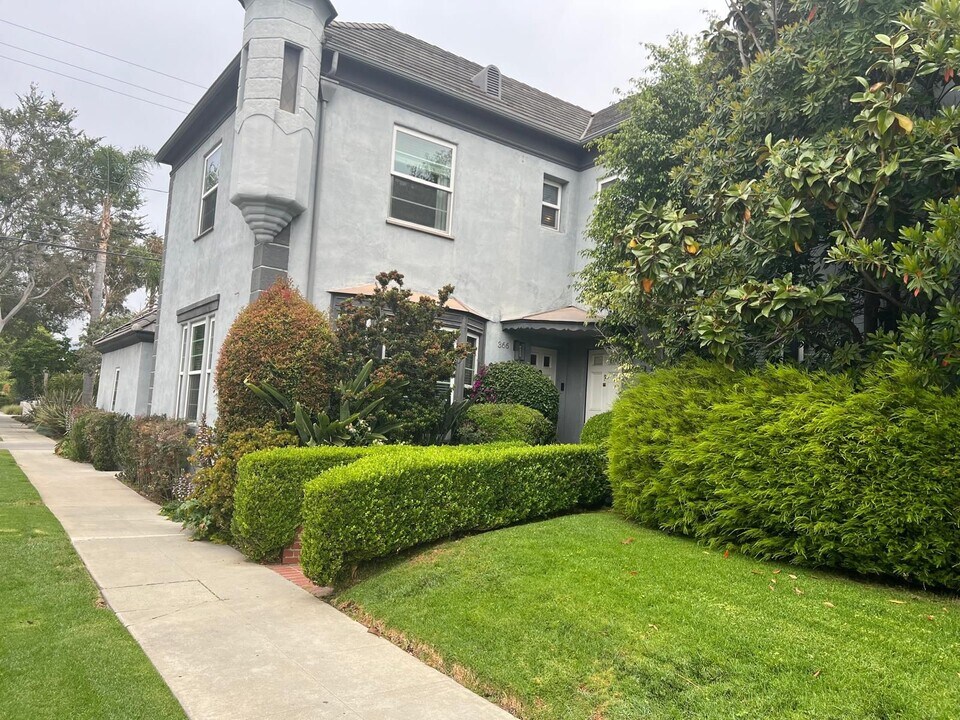 366 S Crescent Dr in Beverly Hills, CA - Foto de edificio