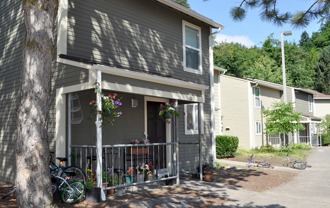 Slavin Court in Portland, OR - Building Photo - Building Photo