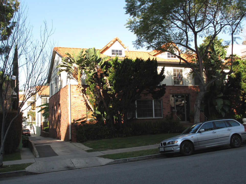 Sunhaven Apartments in West Hollywood, CA - Building Photo