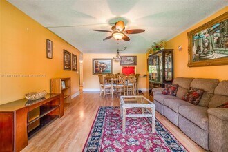 7020 Nova Dr in Davie, FL - Building Photo - Building Photo