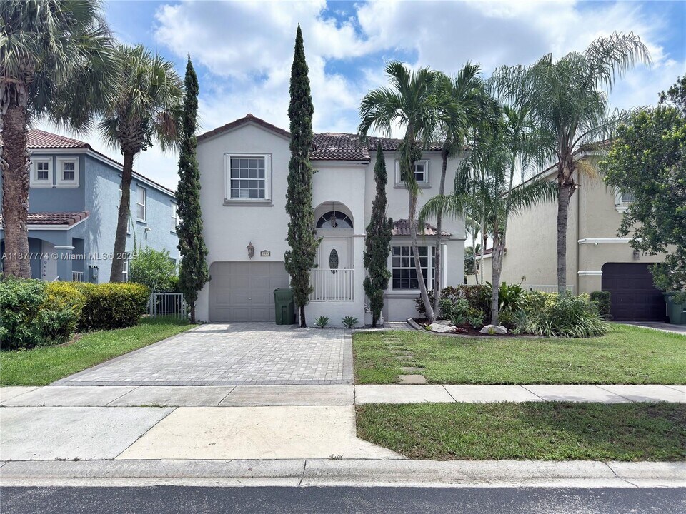 199 NW 152nd Ave in Pembroke Pines, FL - Building Photo