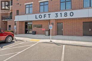 3180 Meadowbrook Ln in Windsor, ON - Building Photo