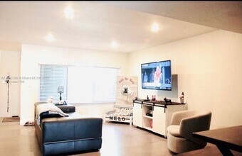 1421 NW 122nd Ter in Pembroke Pines, FL - Building Photo - Building Photo
