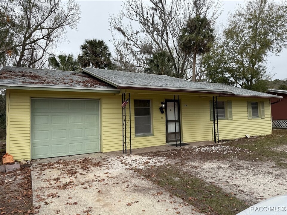 1076 Dr Martin Luther King Jr Ave in Crystal River, FL - Building Photo