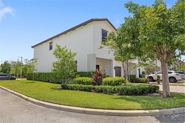 147 SW 185th Way in Pembroke Pines, FL - Foto de edificio - Building Photo