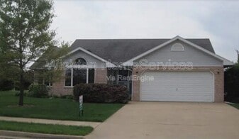 948 Oakview Dr in Macomb, IL - Building Photo