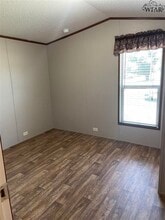 1007 S Wall St in Iowa Park, TX - Building Photo - Building Photo