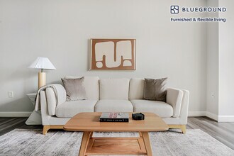 4835 Cordell Ave in Bethesda, MD - Foto de edificio - Building Photo