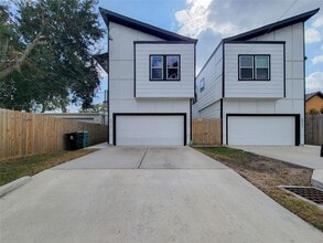 5019 Creekmont Dr in Houston, TX - Building Photo - Building Photo