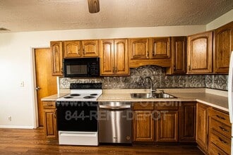 3701 Sweetser Ave in Evansville, IN - Foto de edificio - Building Photo